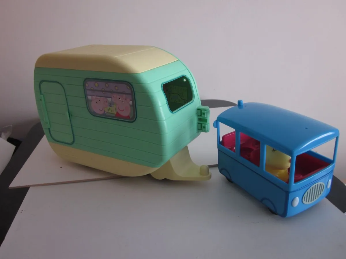 Peppa Pig Goes On Holidays - Image 2