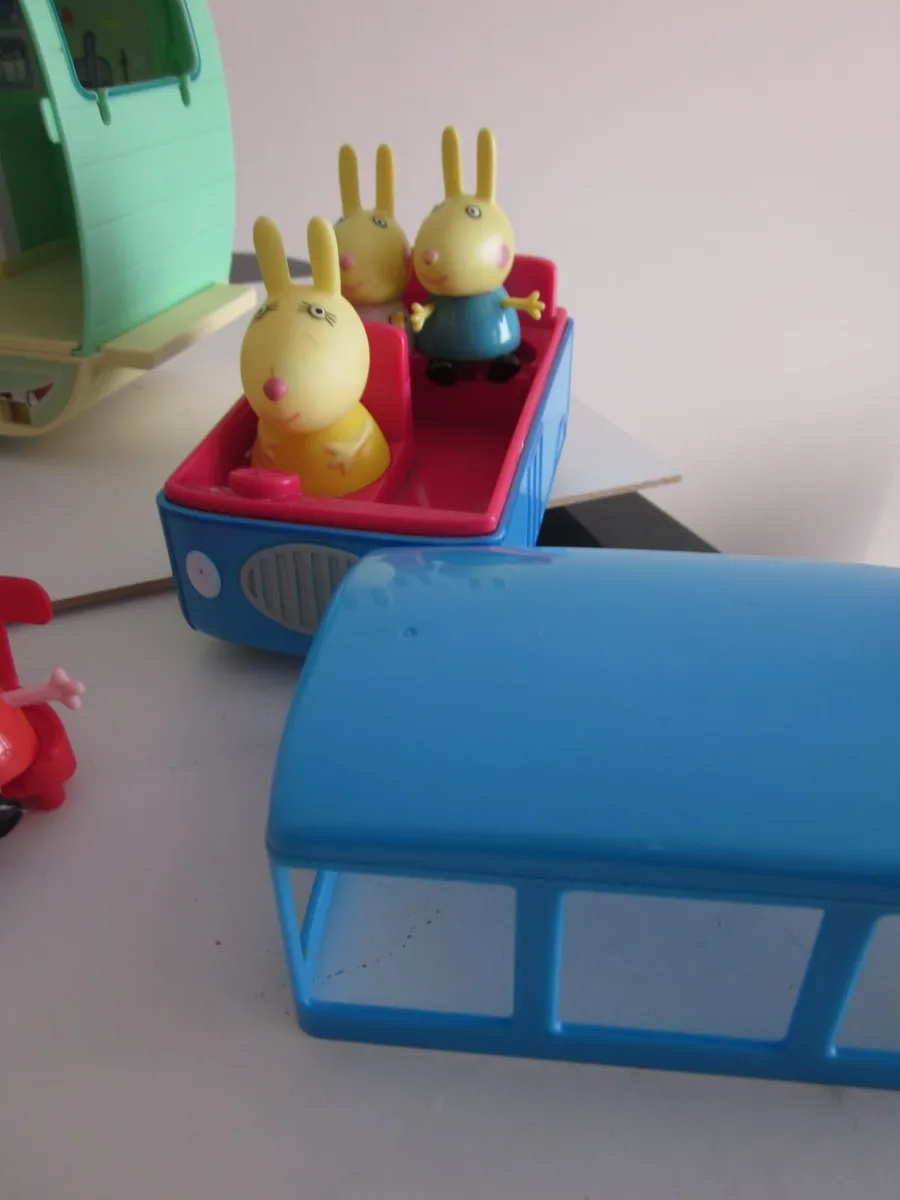 Peppa Pig Goes On Holidays - Image 3