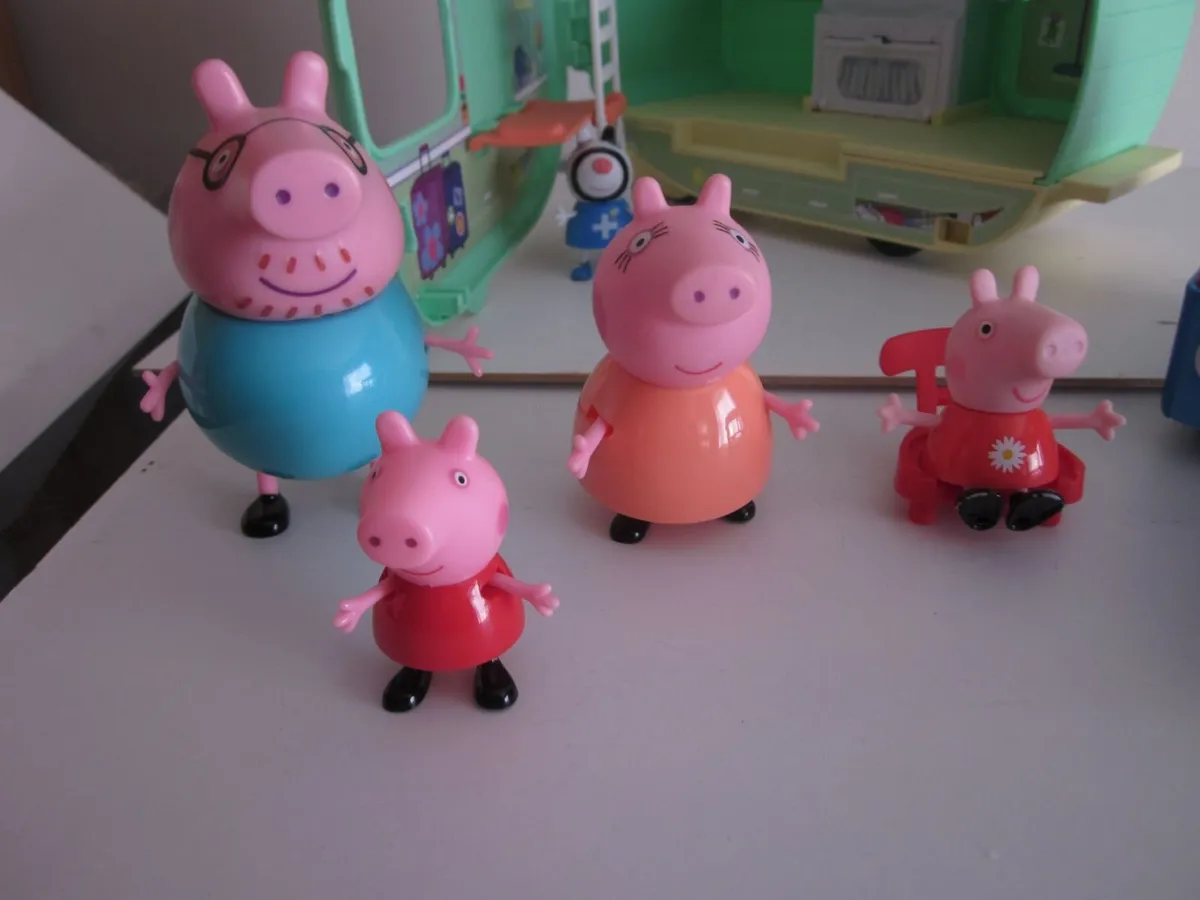 Peppa Pig Goes On Holidays - Image 4