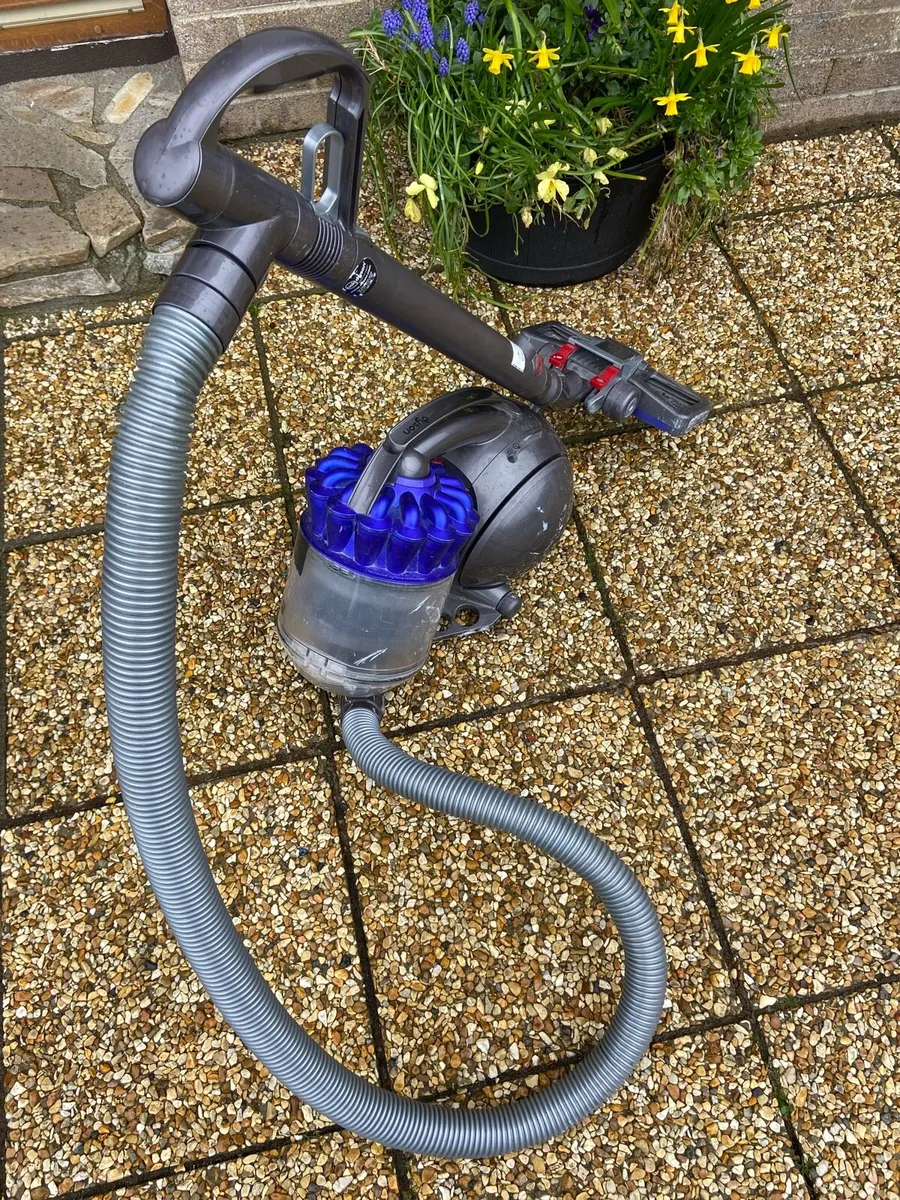 Dyson. Vacuum. Cleaner - Image 2