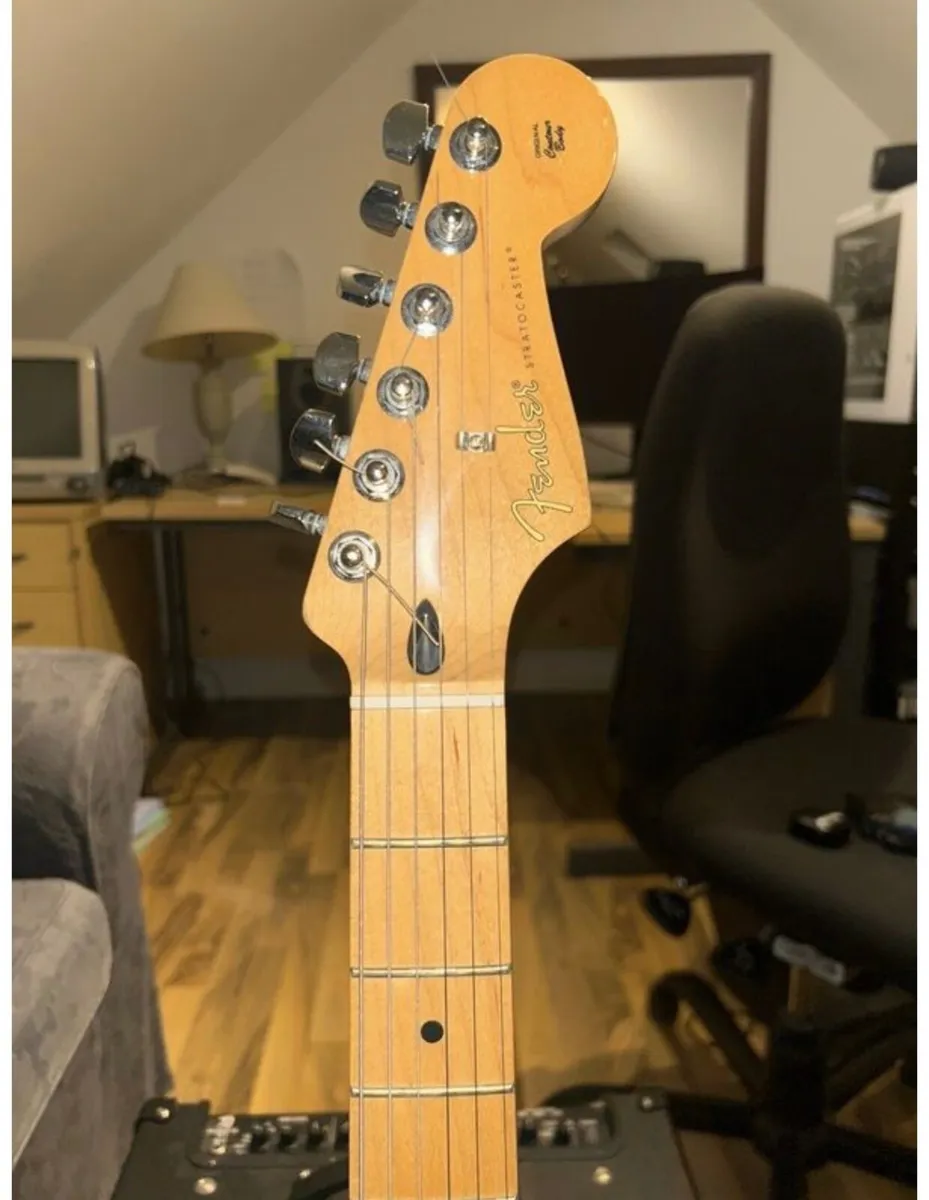 Limited Edition Fender Stratocaster HSS MN - Image 3