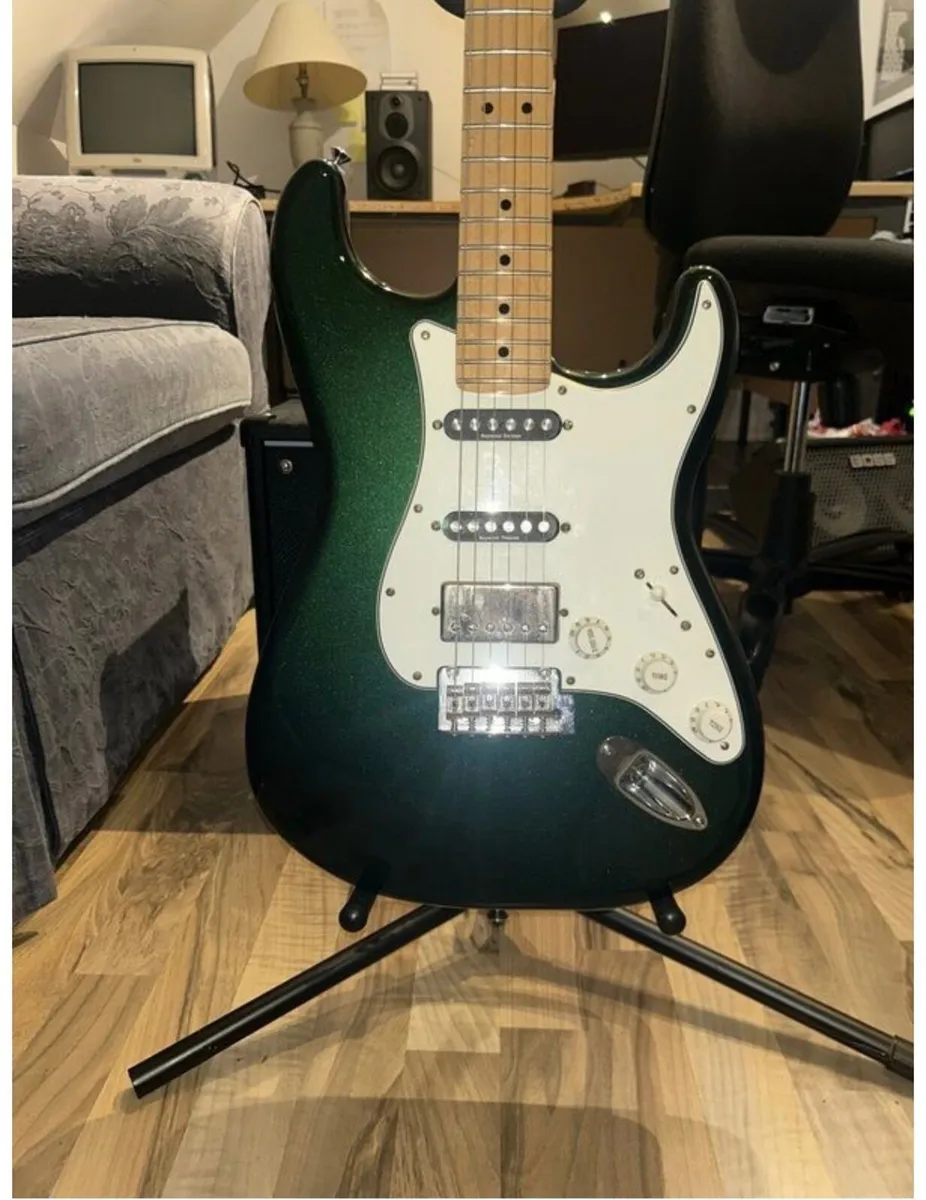 Limited Edition Fender Stratocaster HSS MN - Image 4