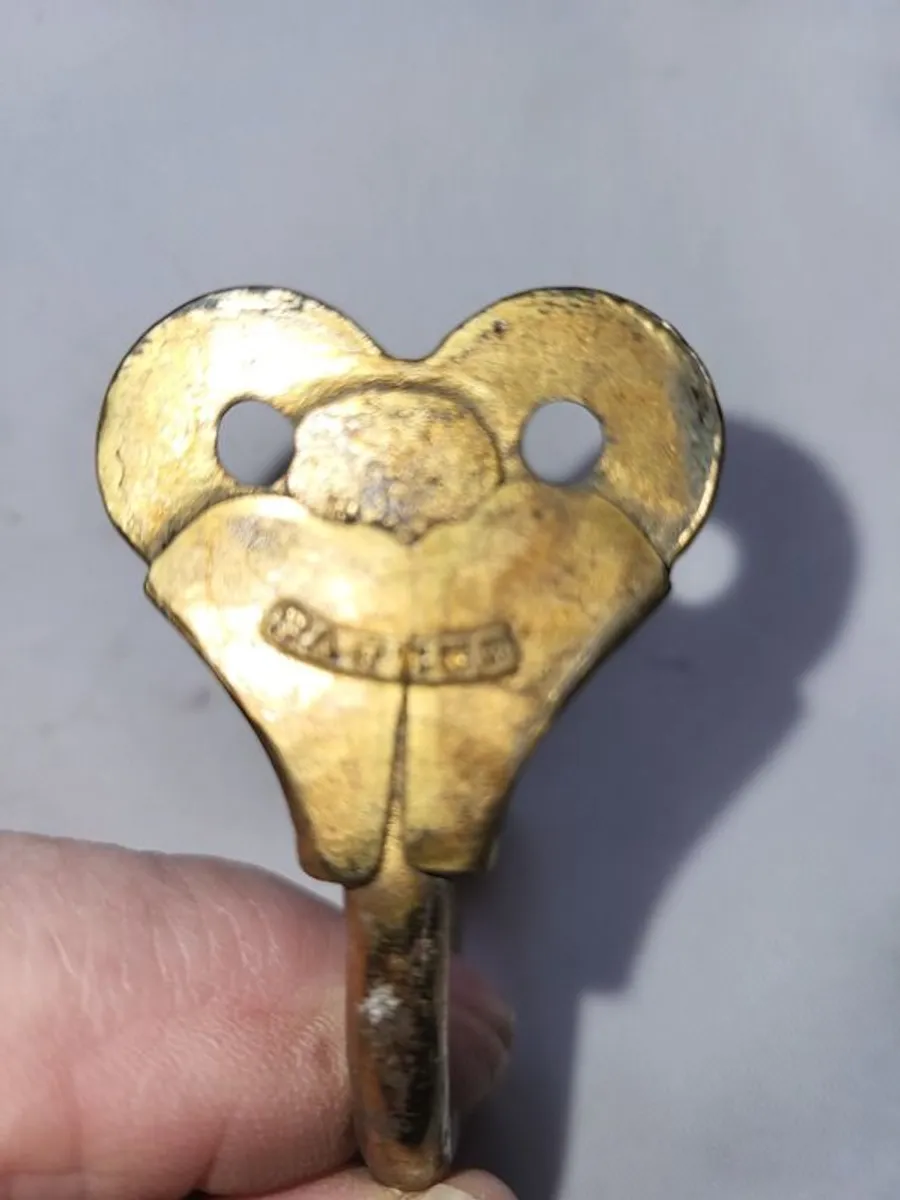 Patient brass coat hangers - Image 3