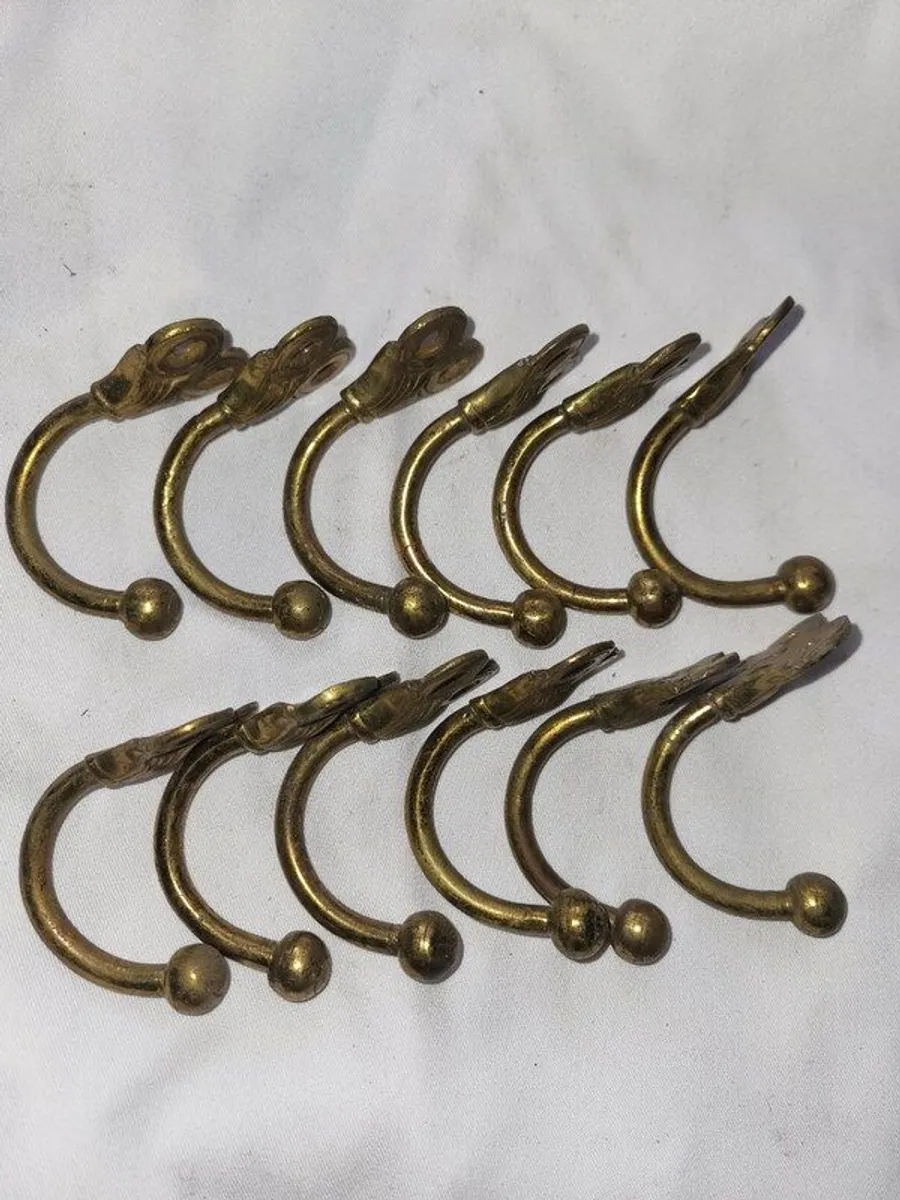 Patient brass coat hangers - Image 2