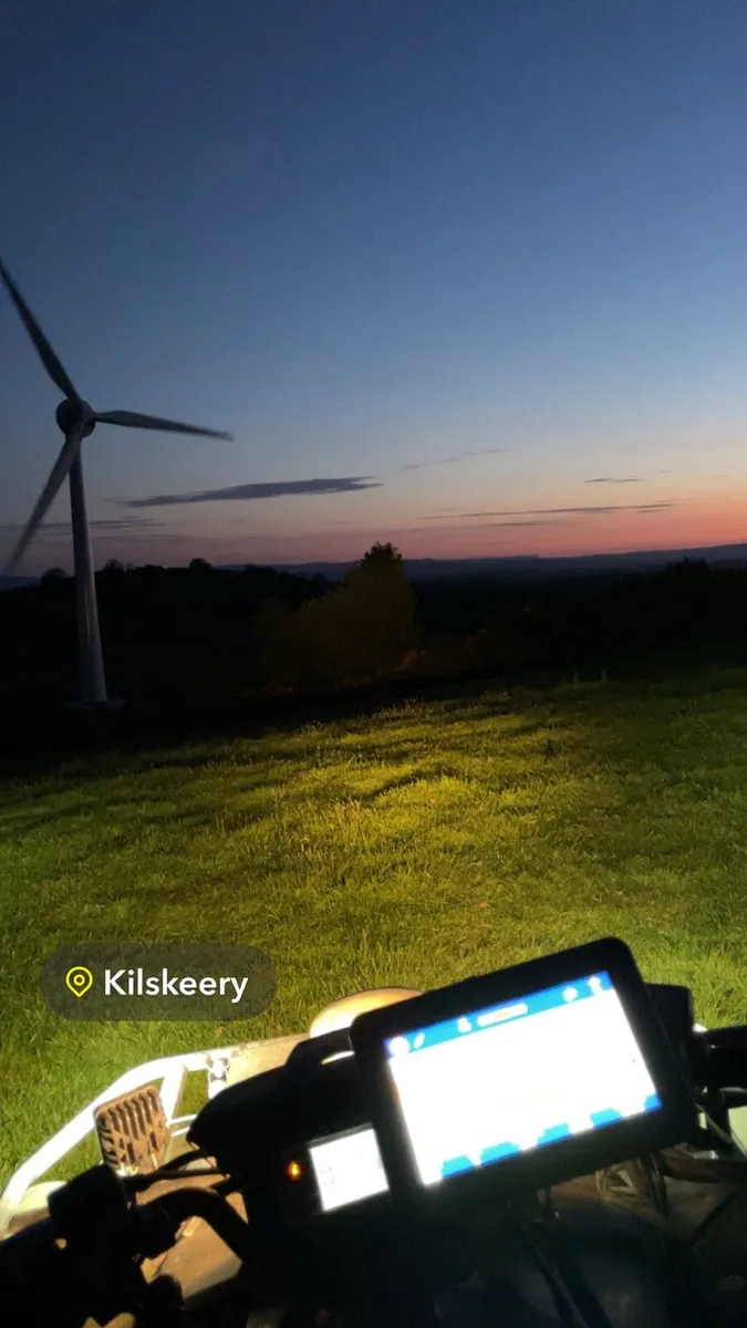 Fertilizer spreading - Image 4