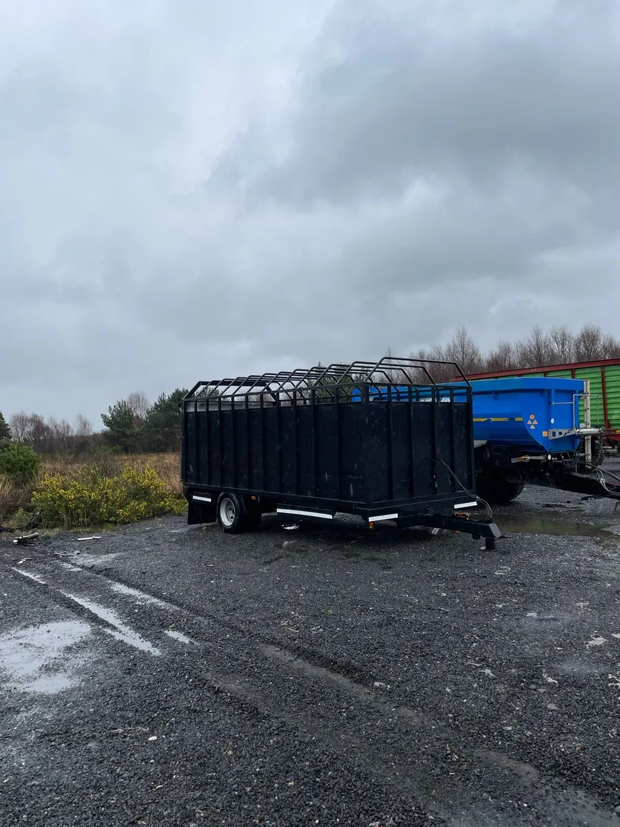 Cattle trailer for tractor - Image 2
