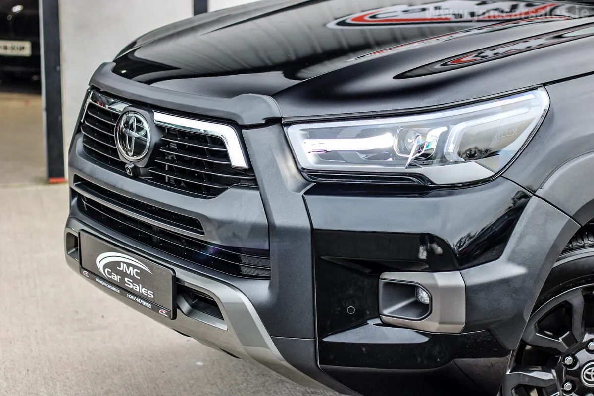 2026 TOYOTA HILUX INVINCIBLE X - Image 3