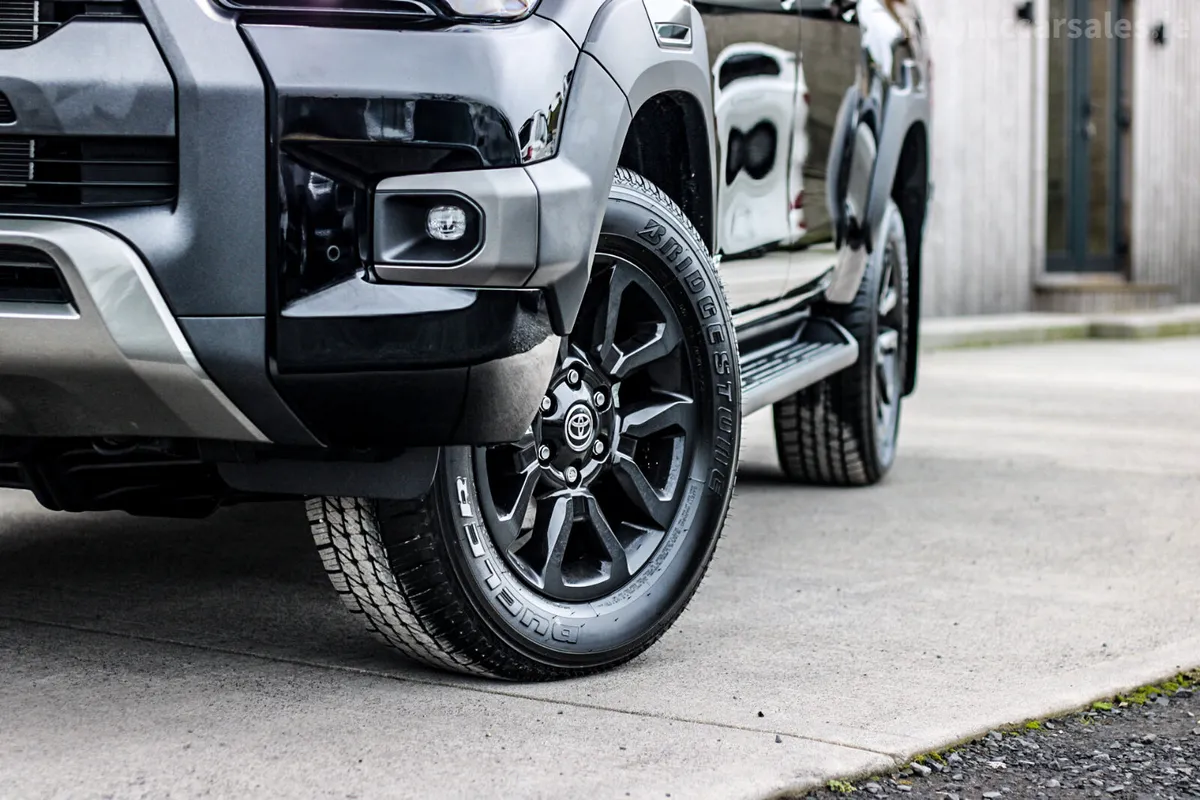 2026 TOYOTA HILUX INVINCIBLE X - Image 2
