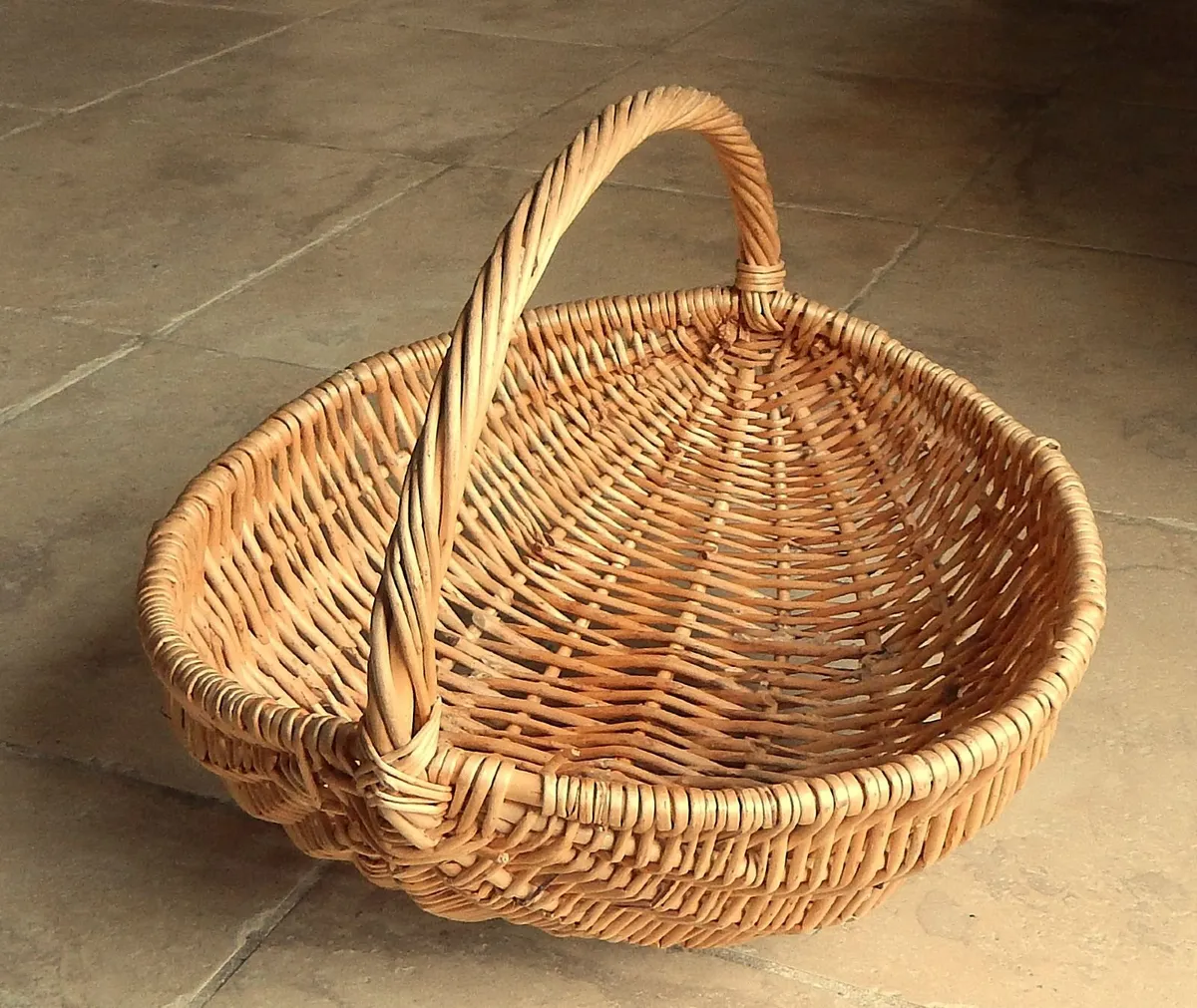 Large Wicker Shopping Basket - Image 2
