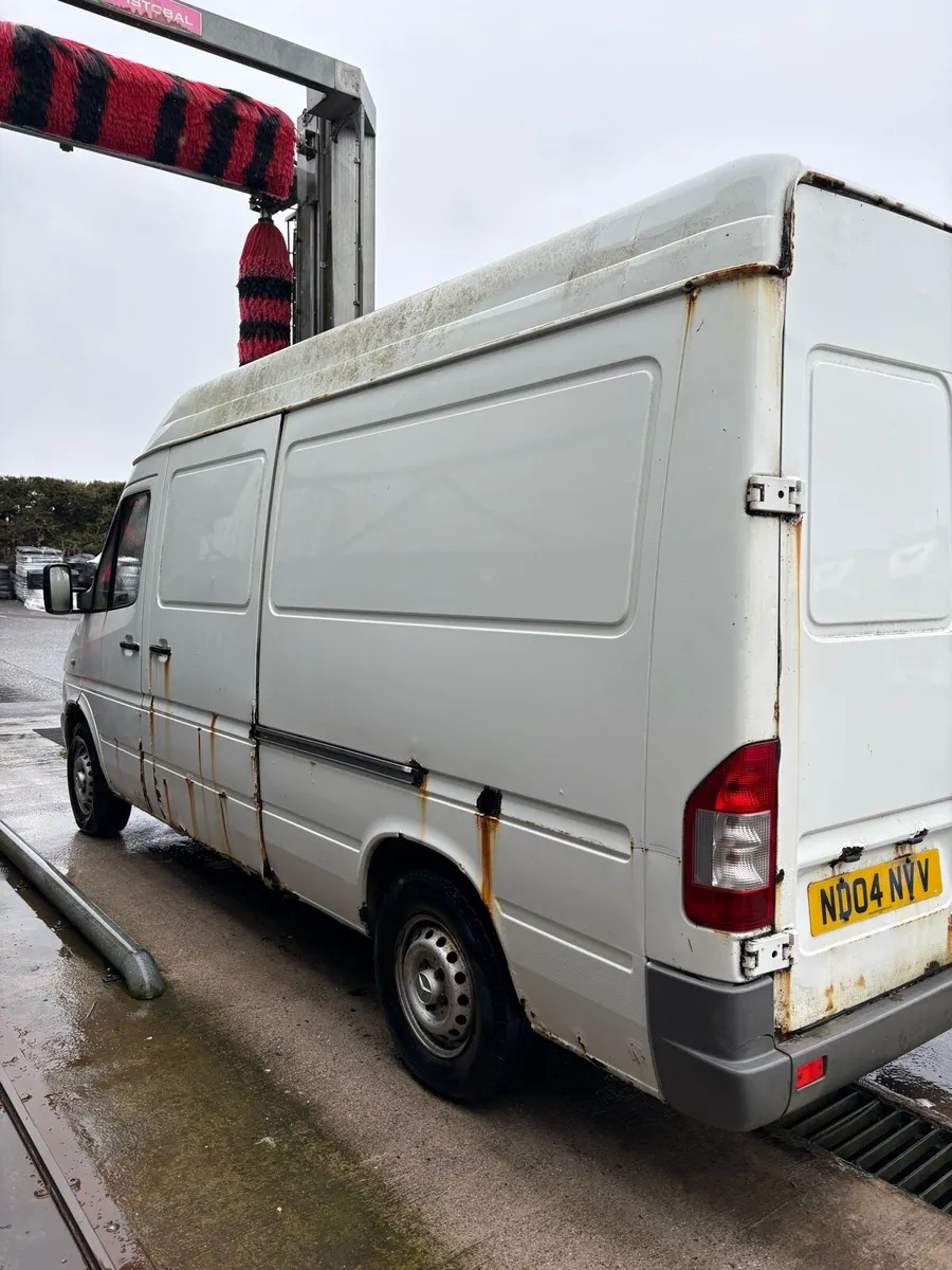 Van with wash unit - Image 2