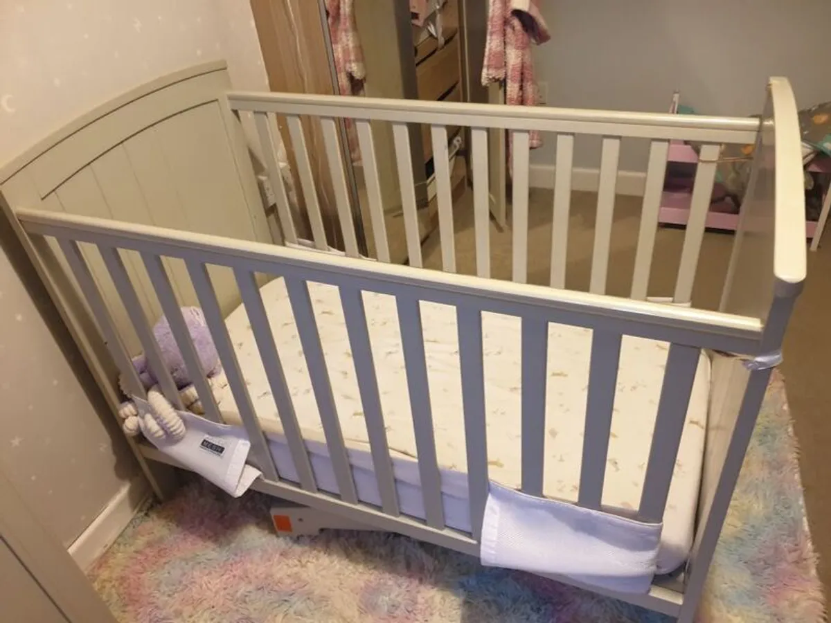 mamas and papas cot - Image 1