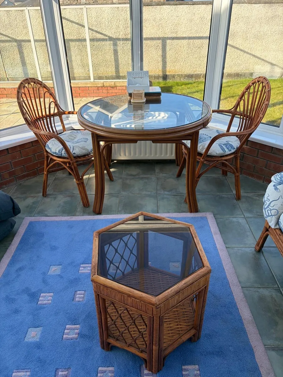 Beautiful wicker furniture set - Image 1