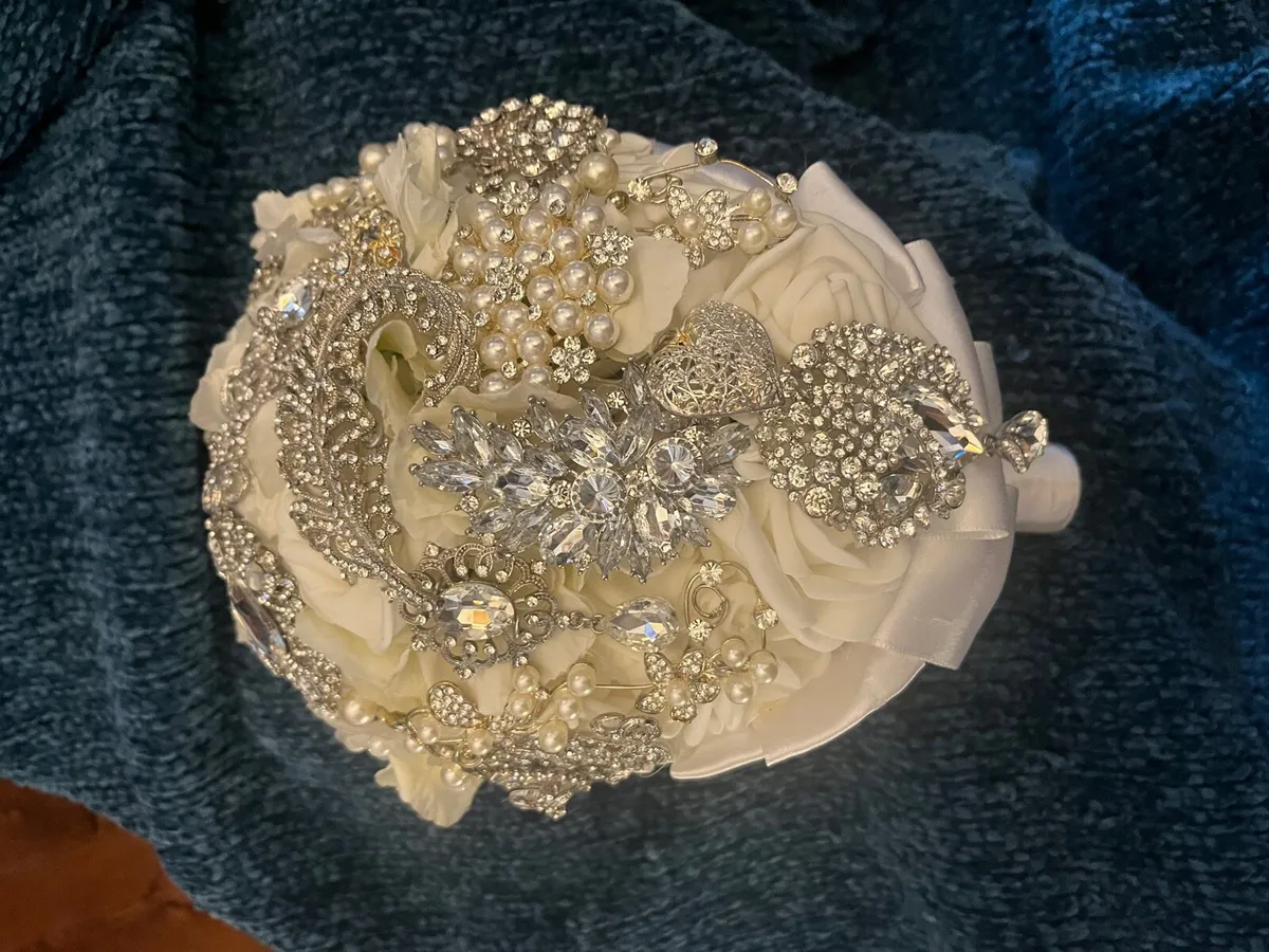 Oval bridal wedding brooch bouquet - Image 4