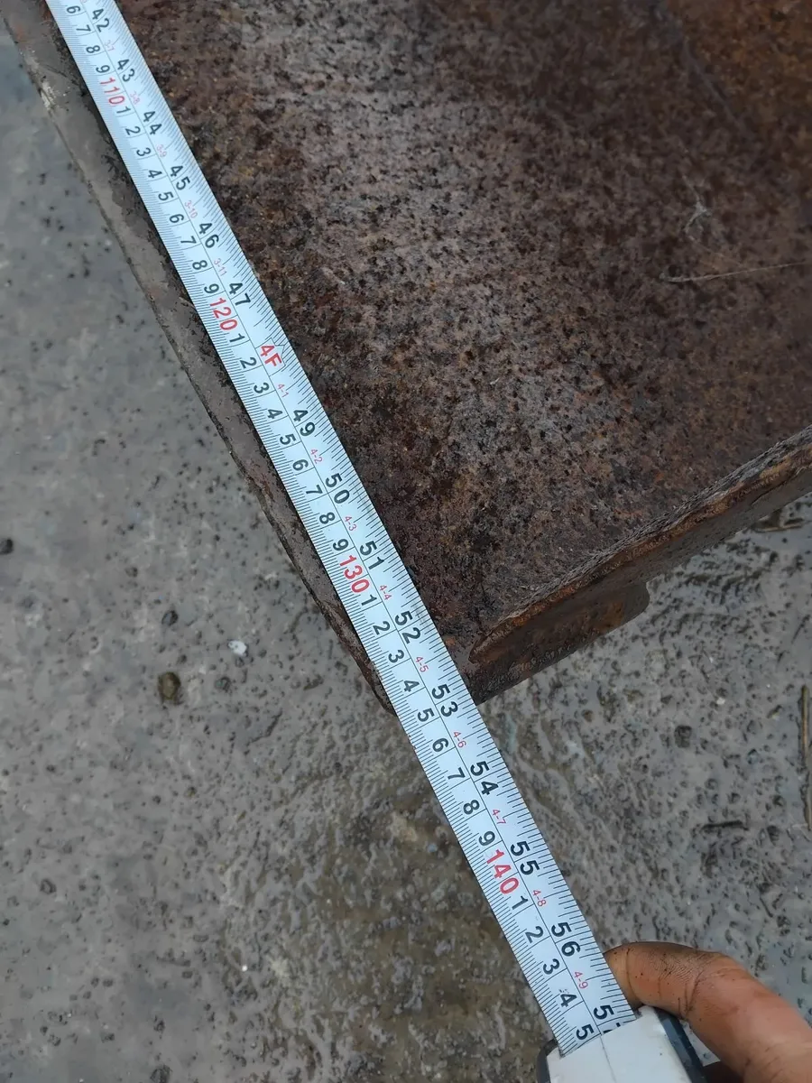 Tractor bucket with tanco brackets - Image 3