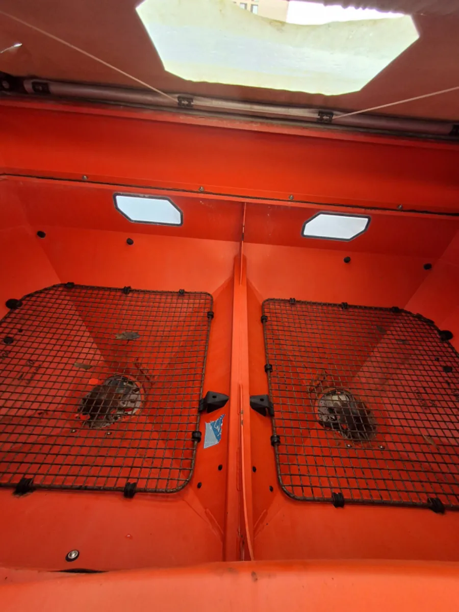 RAUCH AXIS 30.2 EMC V8 Fertiliser Spreader (3236X) - Image 2