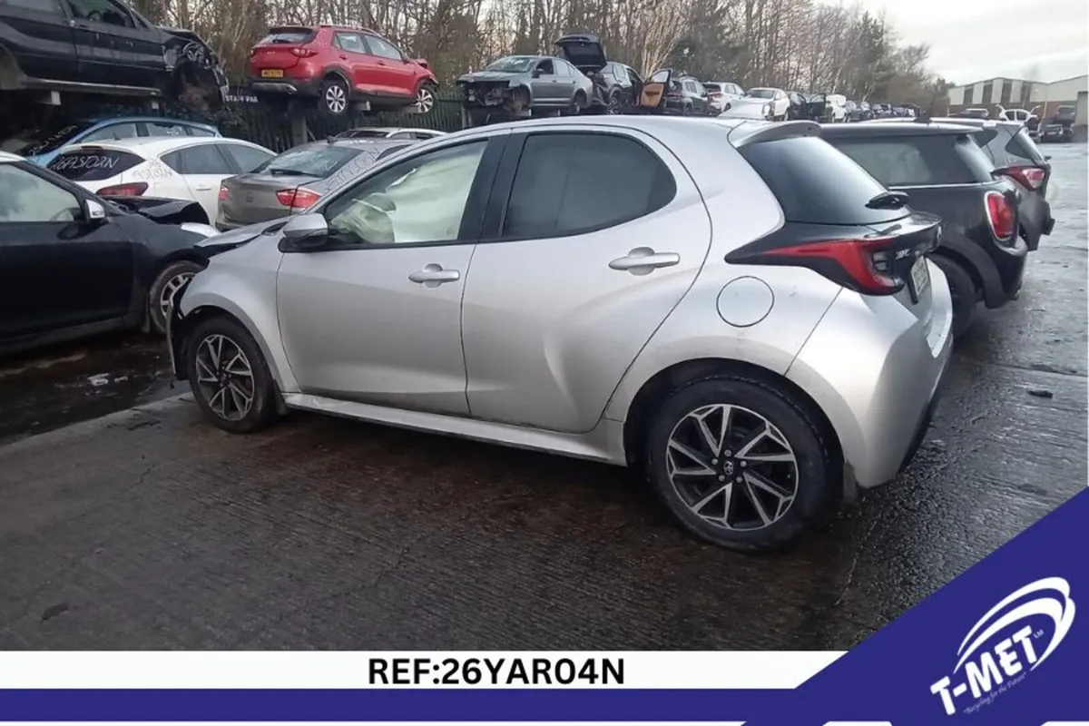 2021 TOYOTA YARIS BREAKING FOR PARTS - Image 3