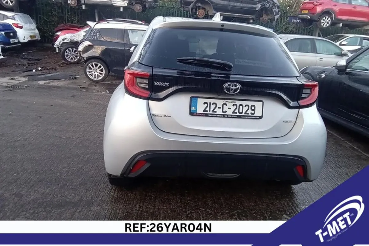 2021 TOYOTA YARIS BREAKING FOR PARTS - Image 2