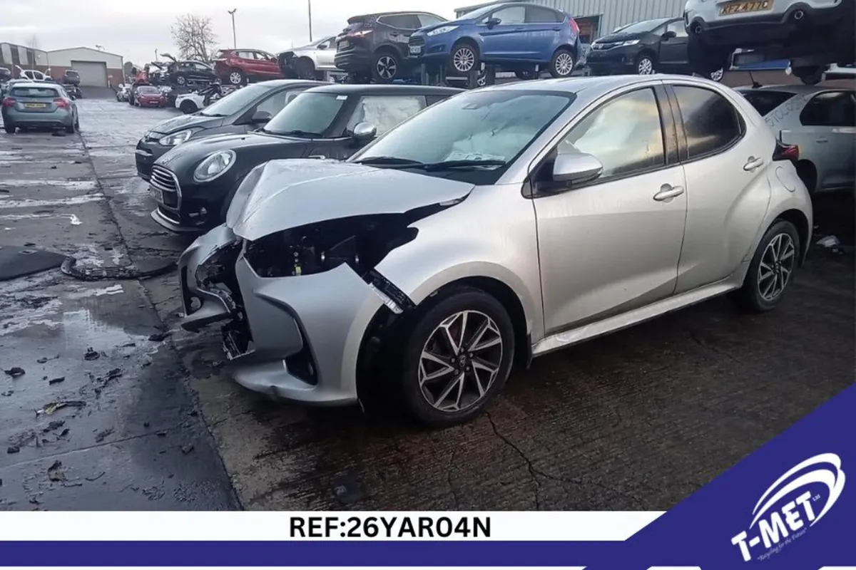 2021 TOYOTA YARIS BREAKING FOR PARTS - Image 4