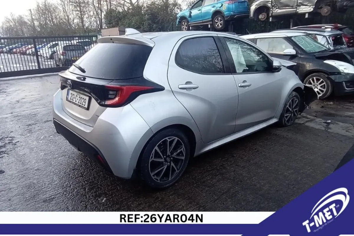 2021 TOYOTA YARIS BREAKING FOR PARTS - Image 1