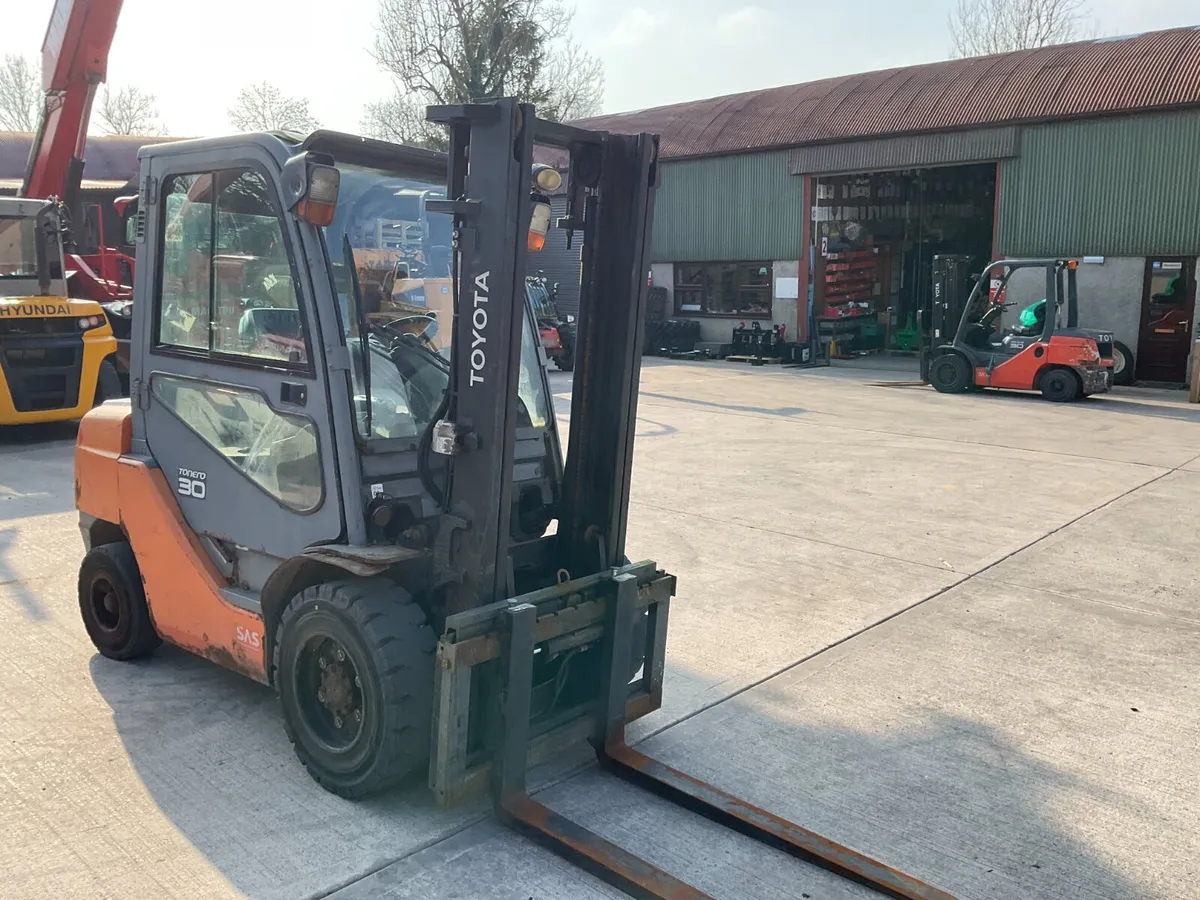 Toyota Tonero FD30 - Image 4