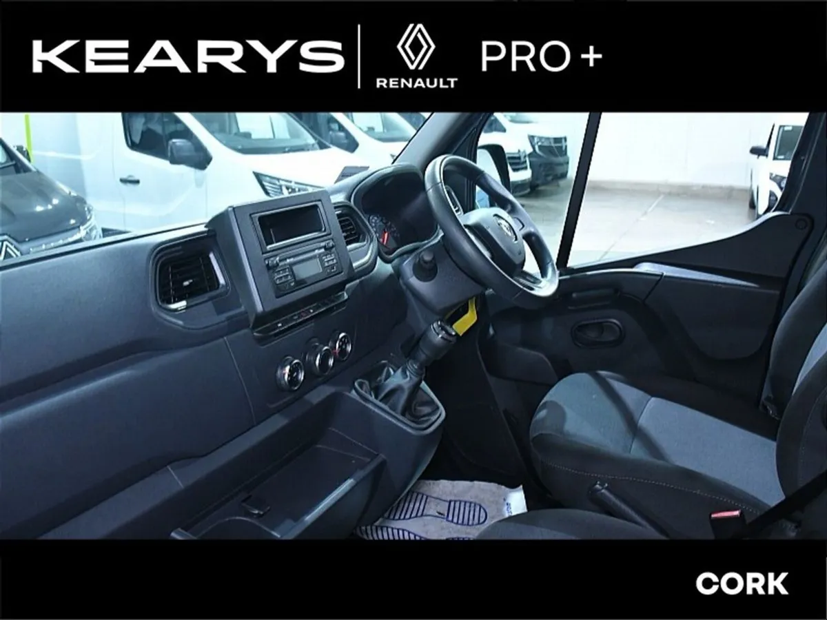 Renault Master FWD LM35 Blue dCi 135 Business MY22 - Image 2