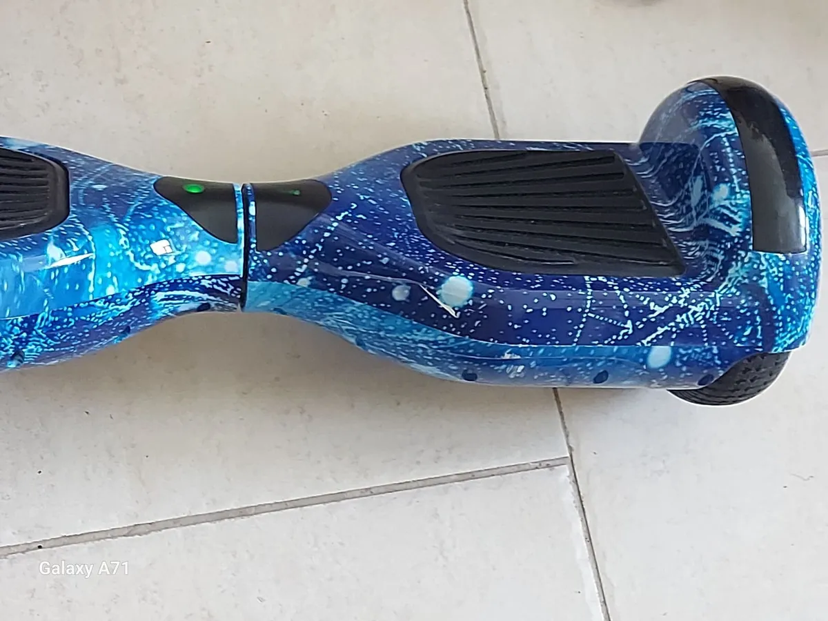 Hoverboard, No charger, Has some charge, powers on - Image 2