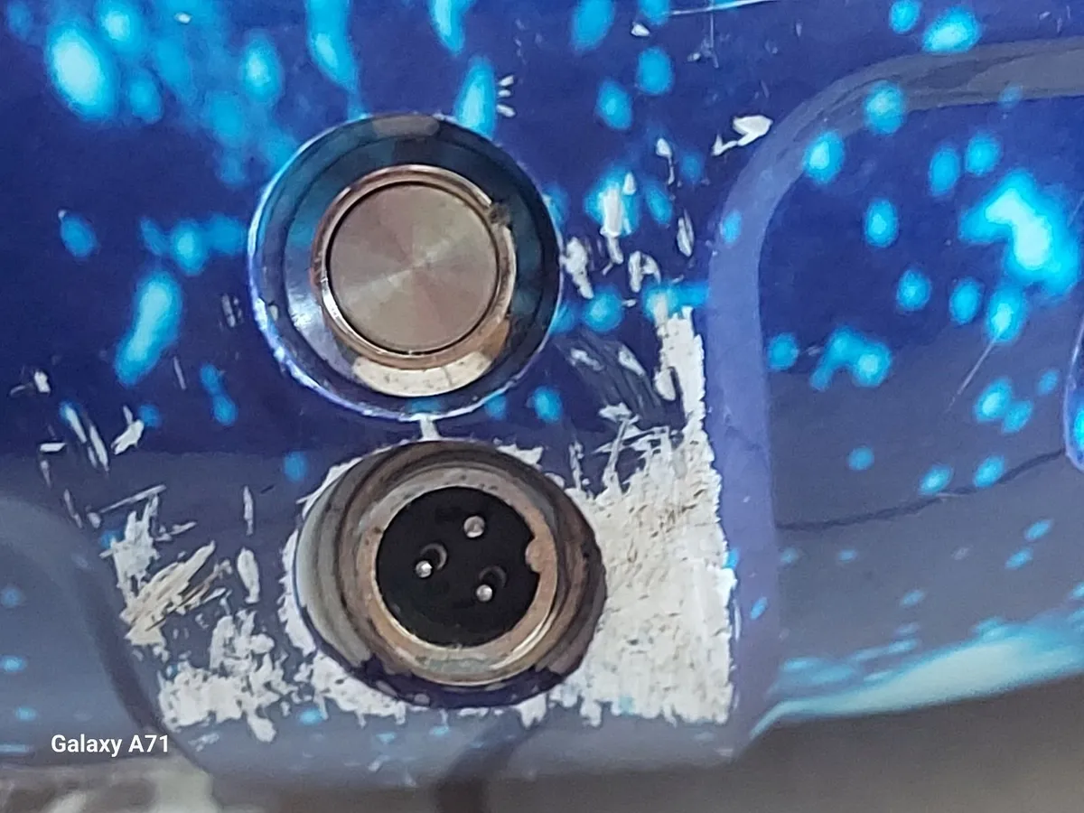 Hoverboard with Bluetooth, has charge on it, - Image 2