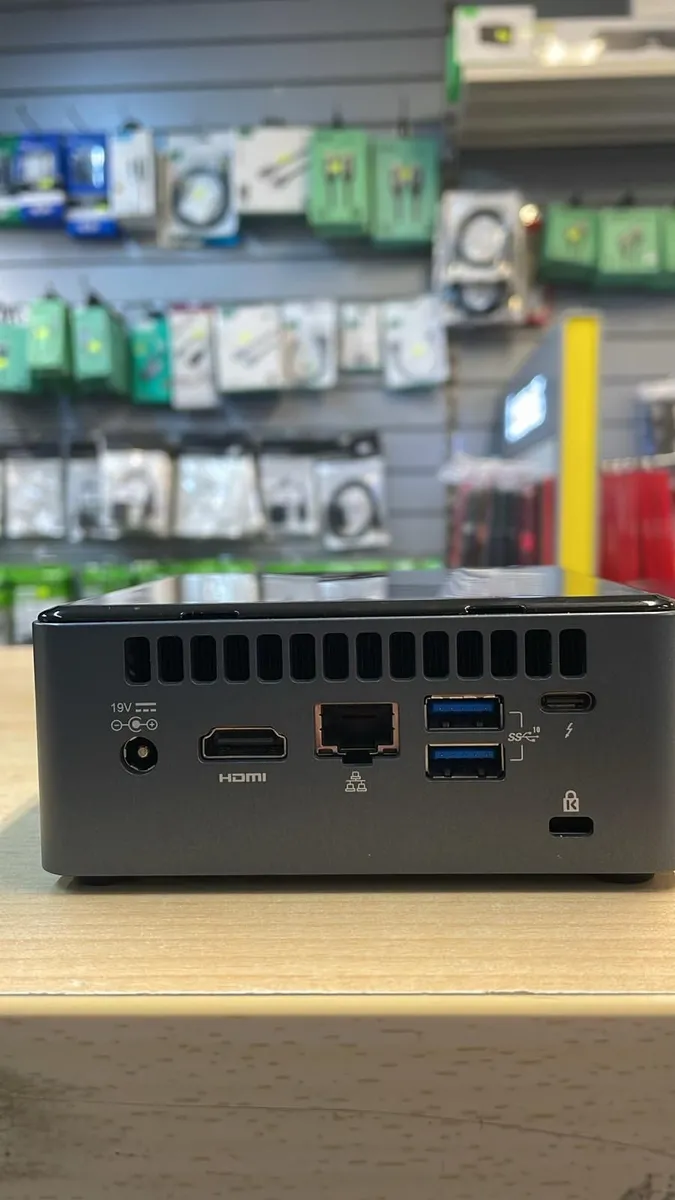 intel NUC i7 10th Gen - Image 2