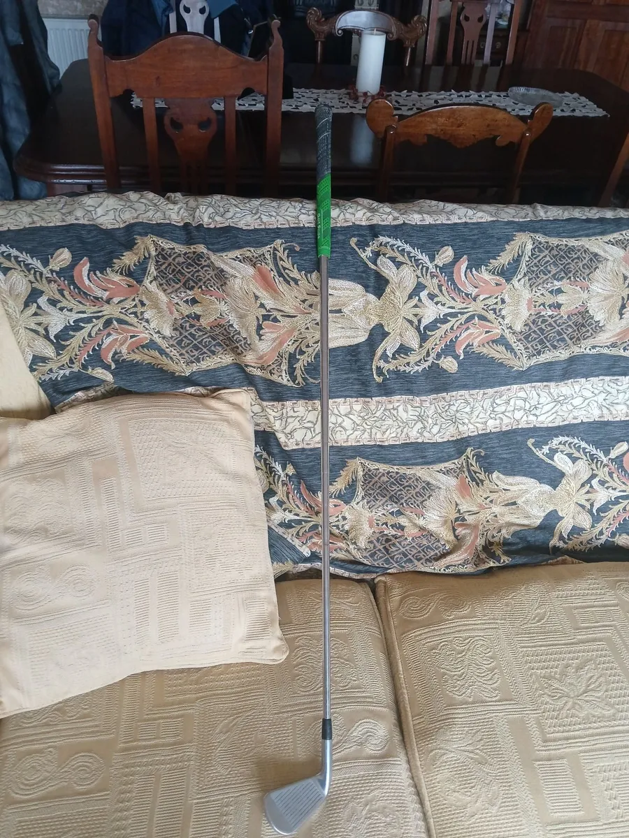 Titleist  716 cb 4 iron - Image 1