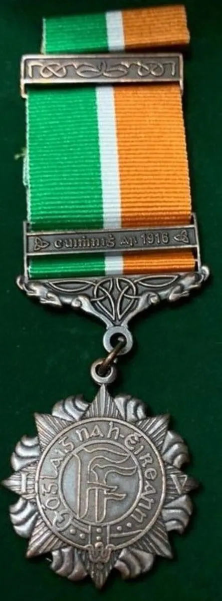 Irish Medal  in case , .Óglaig na h-Éireann - Image 2