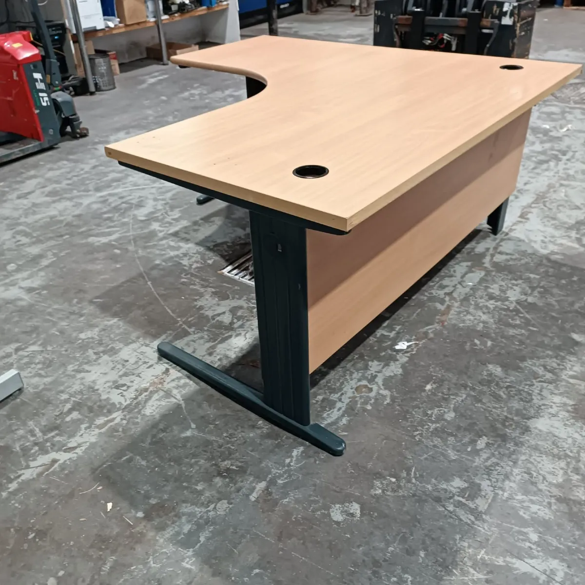 Office desk and chair - Image 1