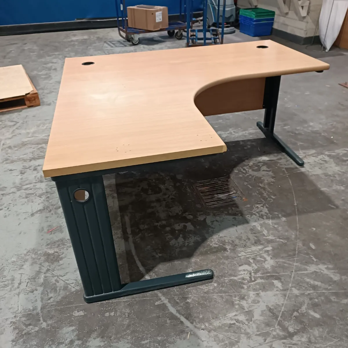 Office desk and chair - Image 2