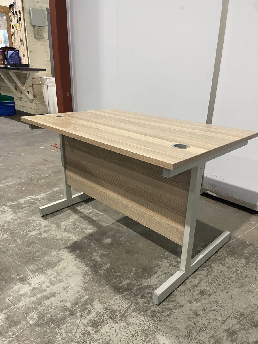 Office desk and chair - Image 4