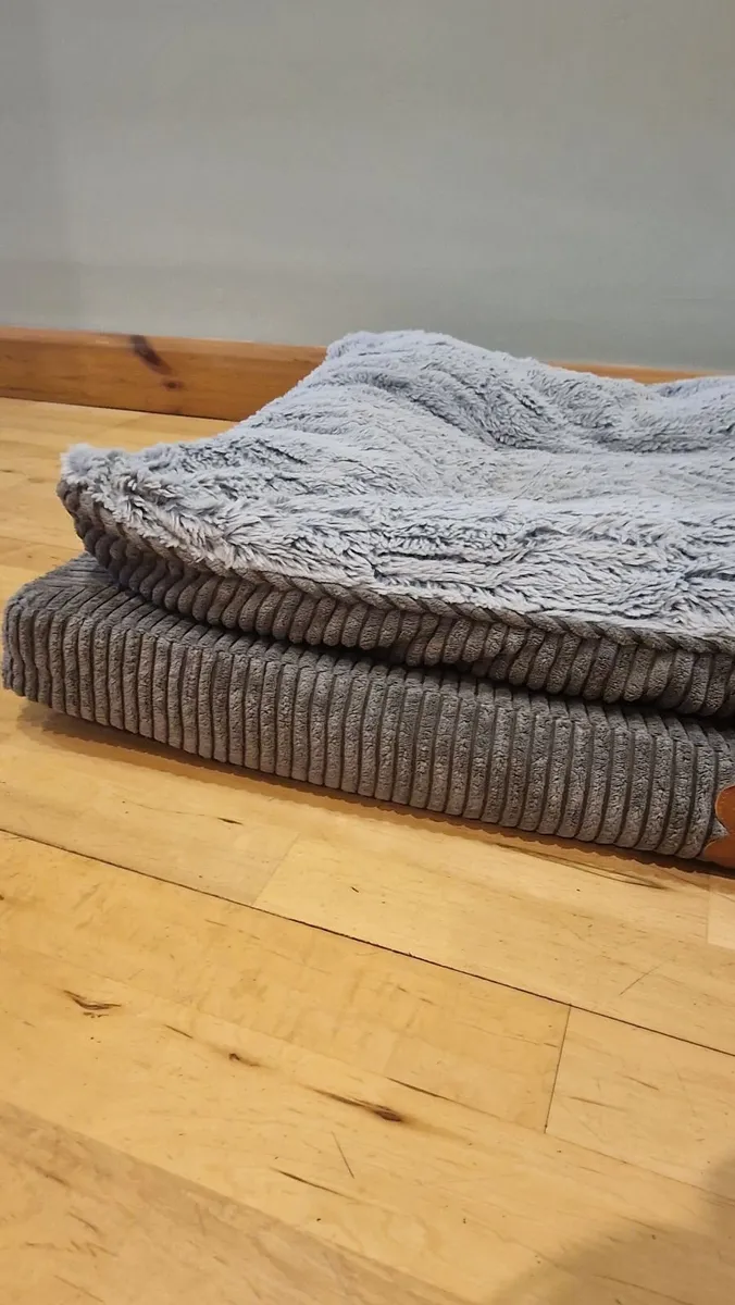 L/XL Pet Beds - Image 3