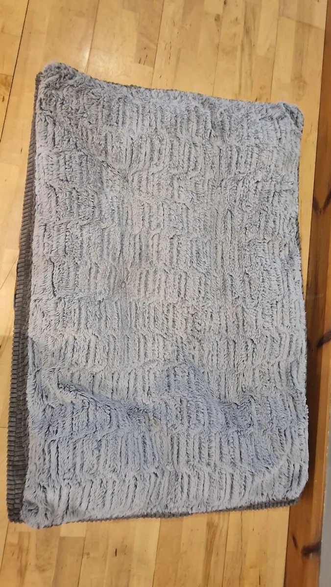 L/XL Pet Beds - Image 4