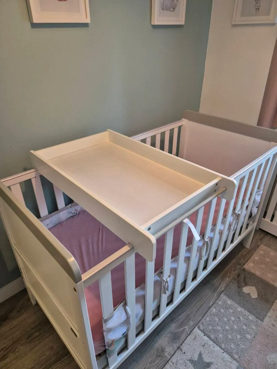 Tutti Bambini Cot with Cot top Changer