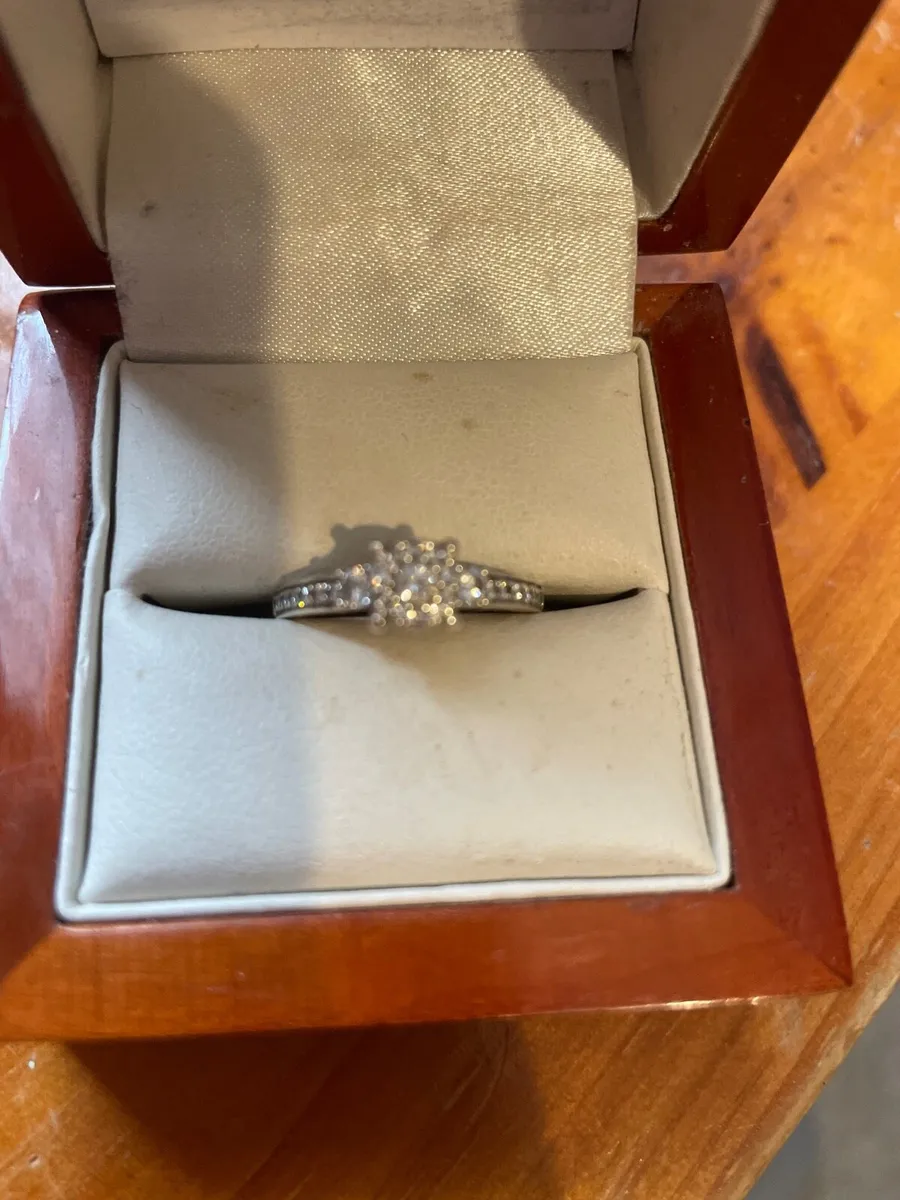 Engagement ring - Image 1
