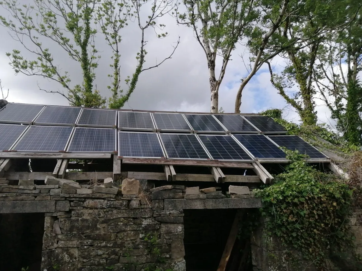 Solar panels and charge controller - Image 2