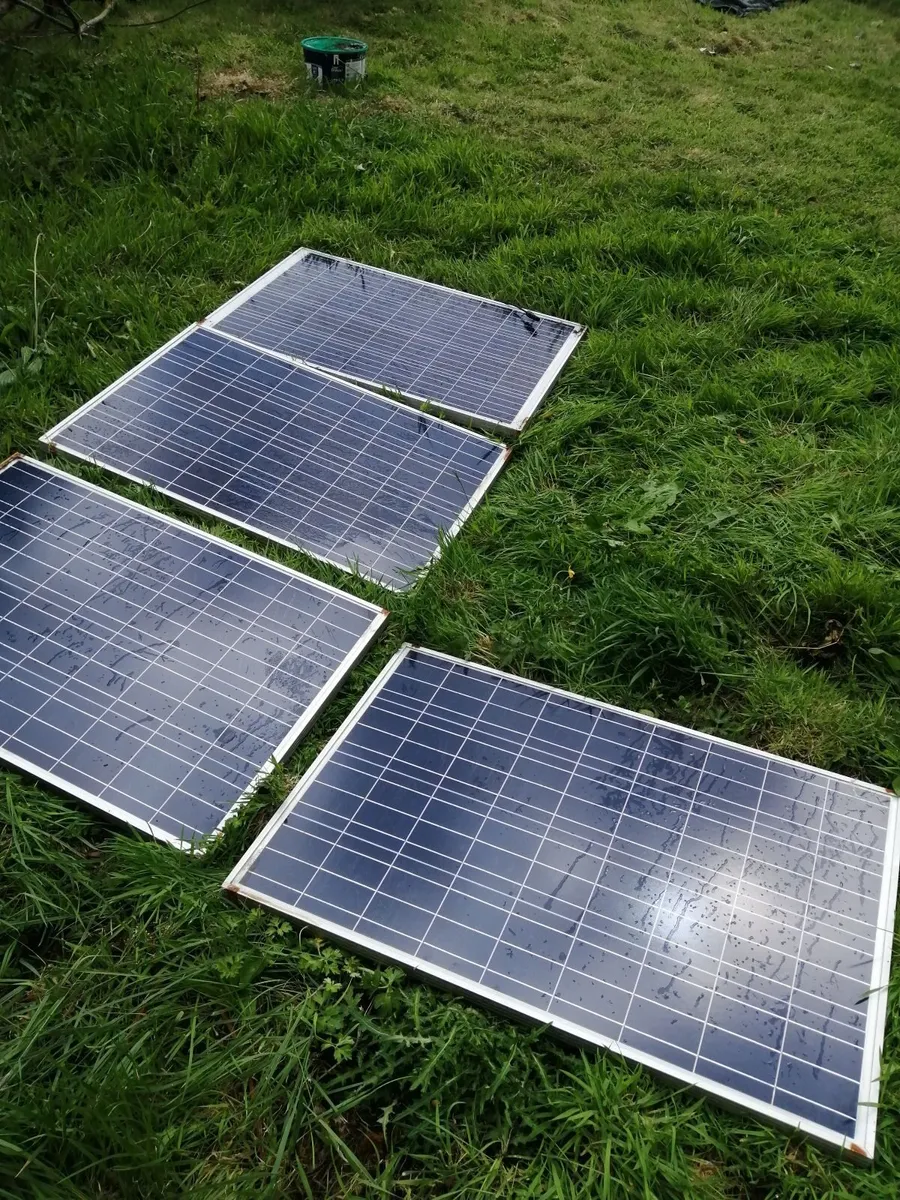 Solar panels and charge controller - Image 3
