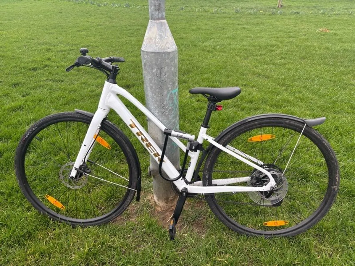 Trek FX 2 Gen 4 Hybrid bike - Image 1