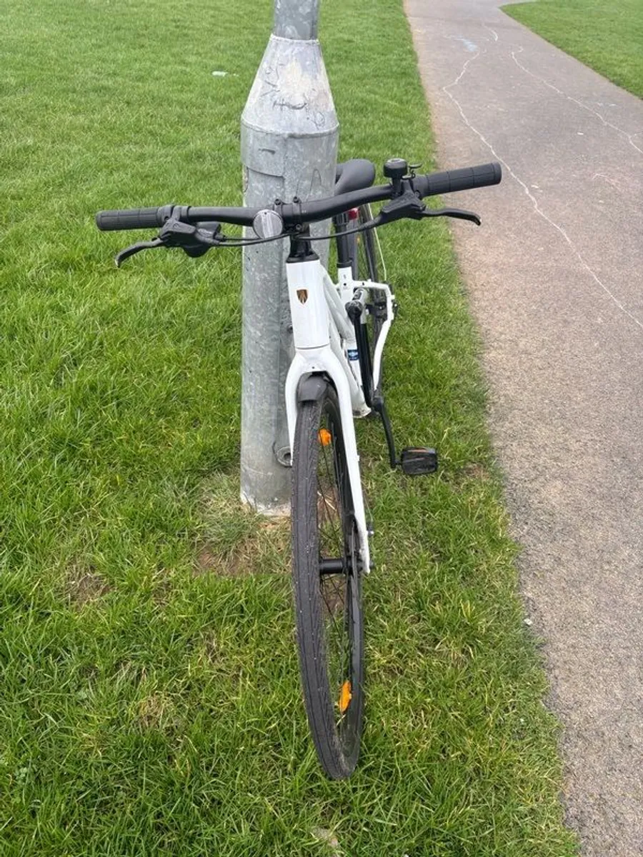 Trek FX 2 Gen 4 Hybrid bike - Image 2