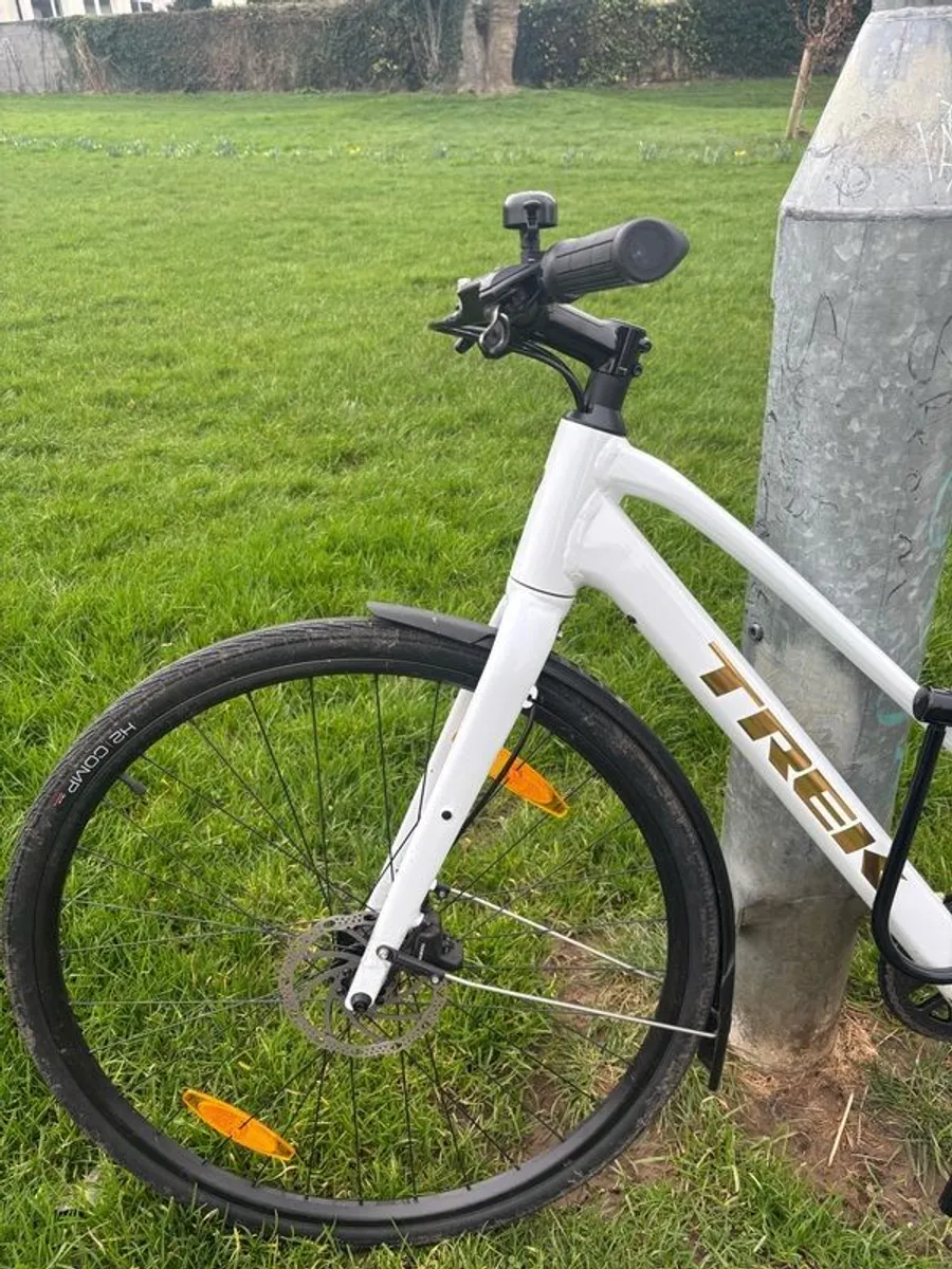 Trek FX 2 Gen 4 Hybrid bike - Image 4