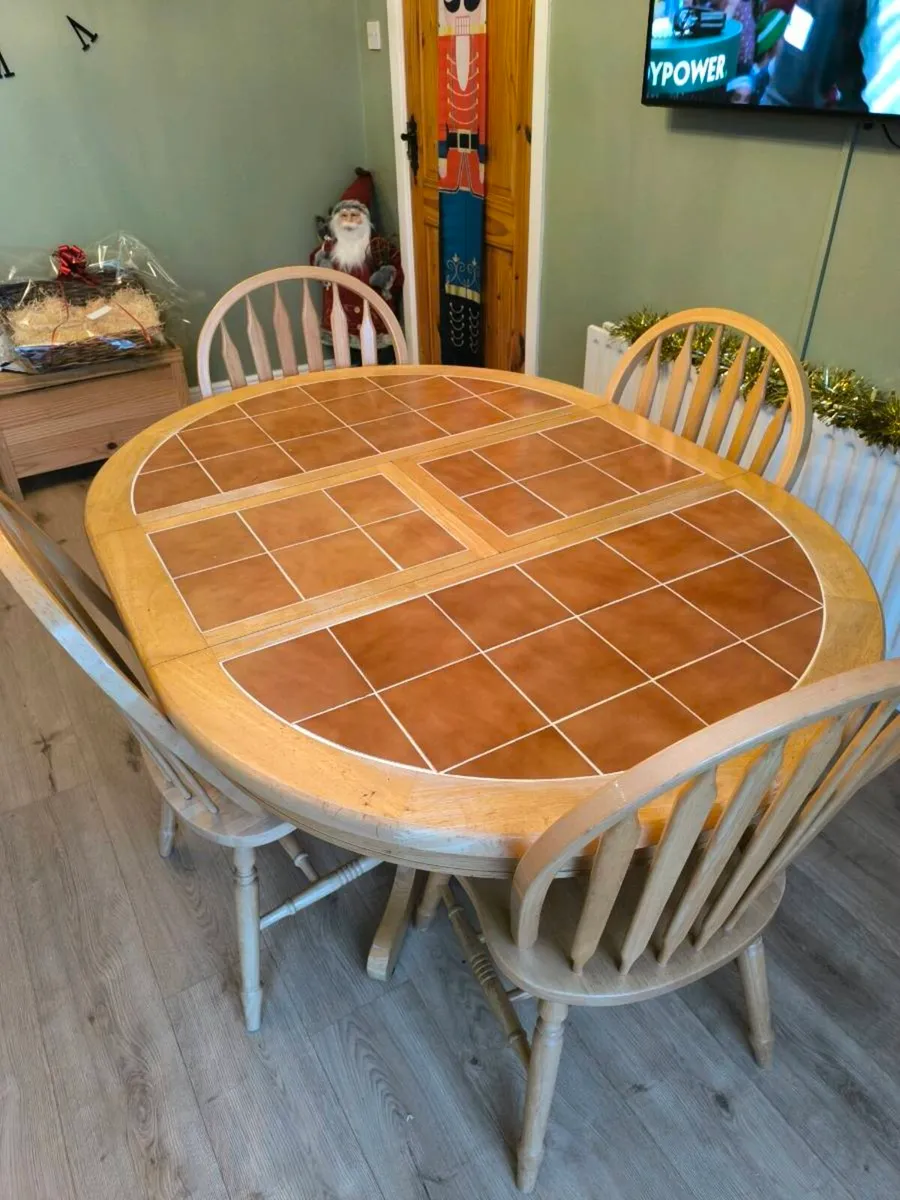 Extendable round table - Image 1