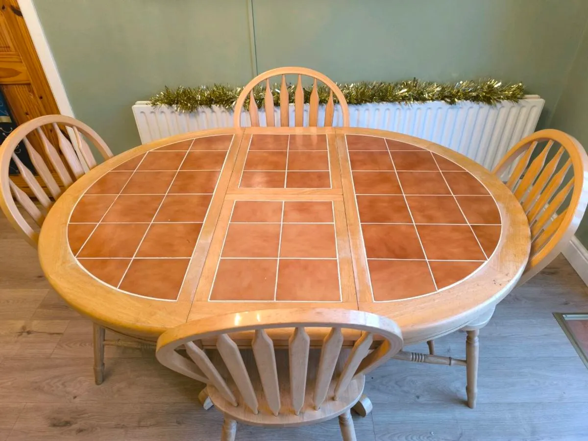 Extendable round table - Image 2