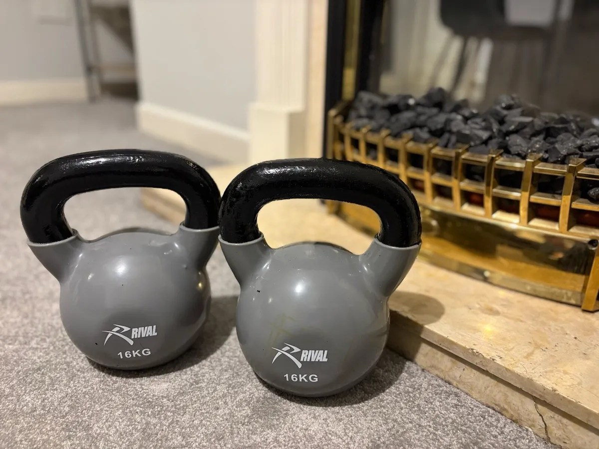 RIVAL VINYL COATED KETTLEBELL - 16KG - Image 1