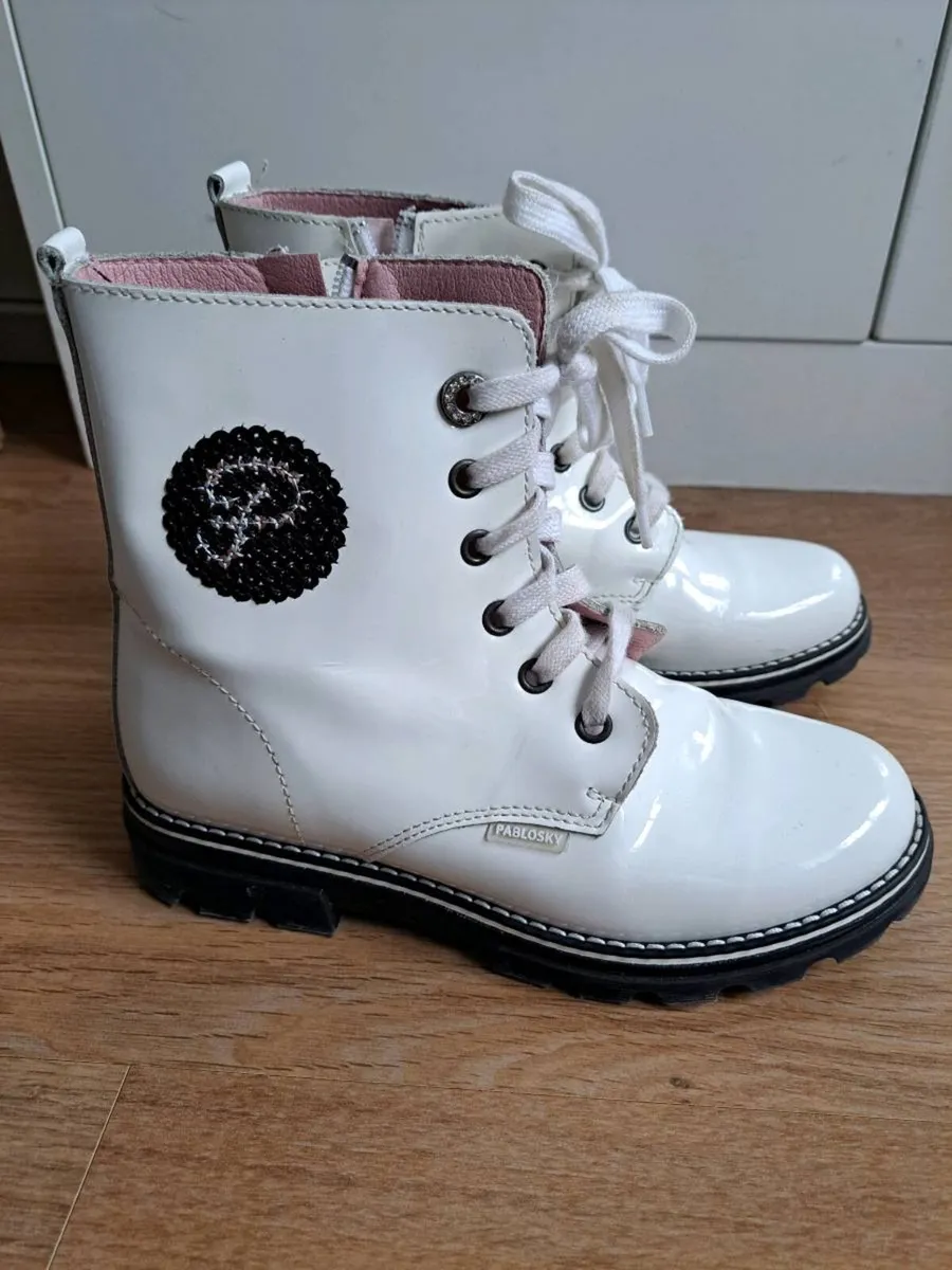 Girls shoes boots size 34 white - Image 1