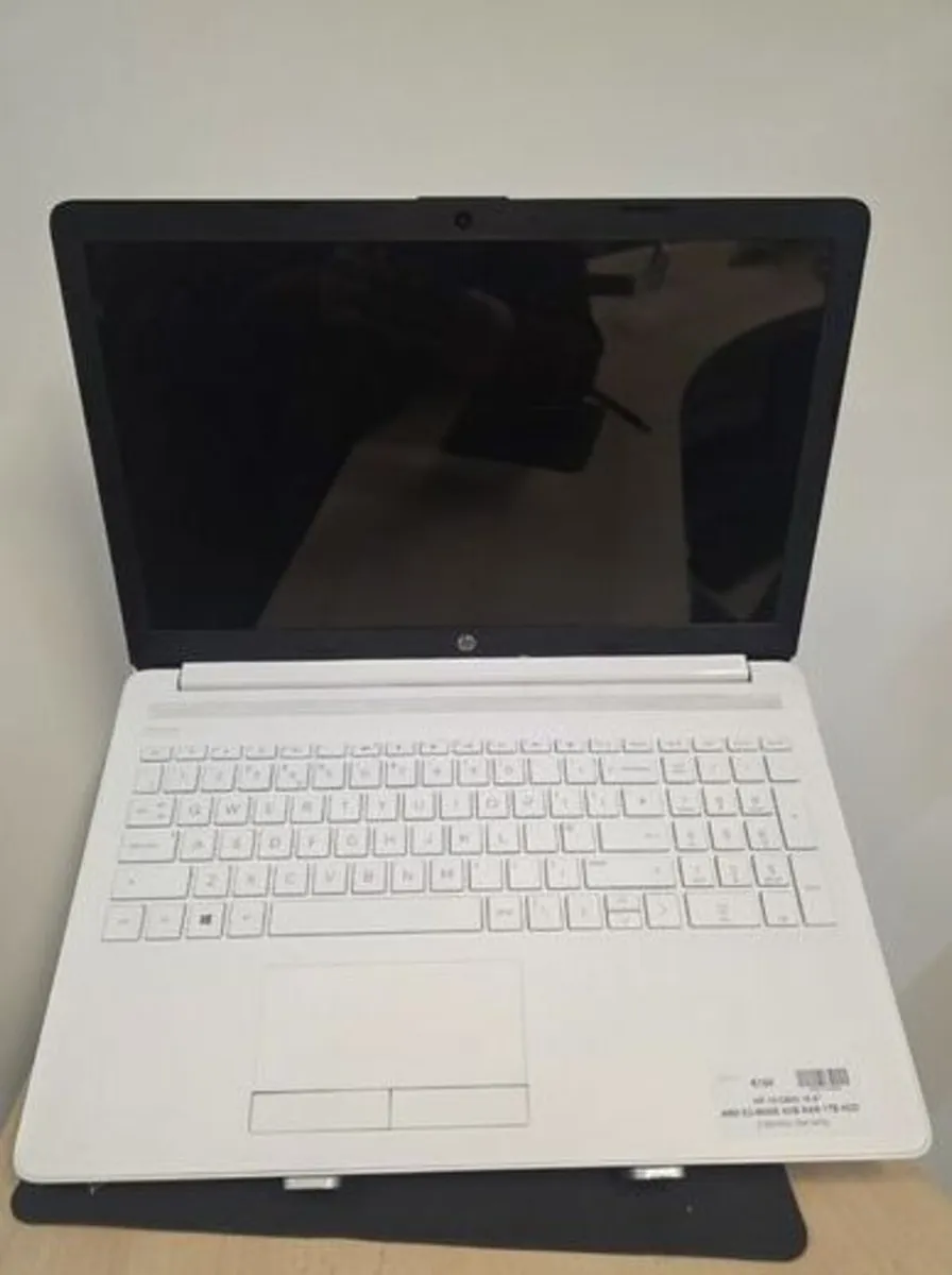 HP 15-D600 15.6 - Image 1