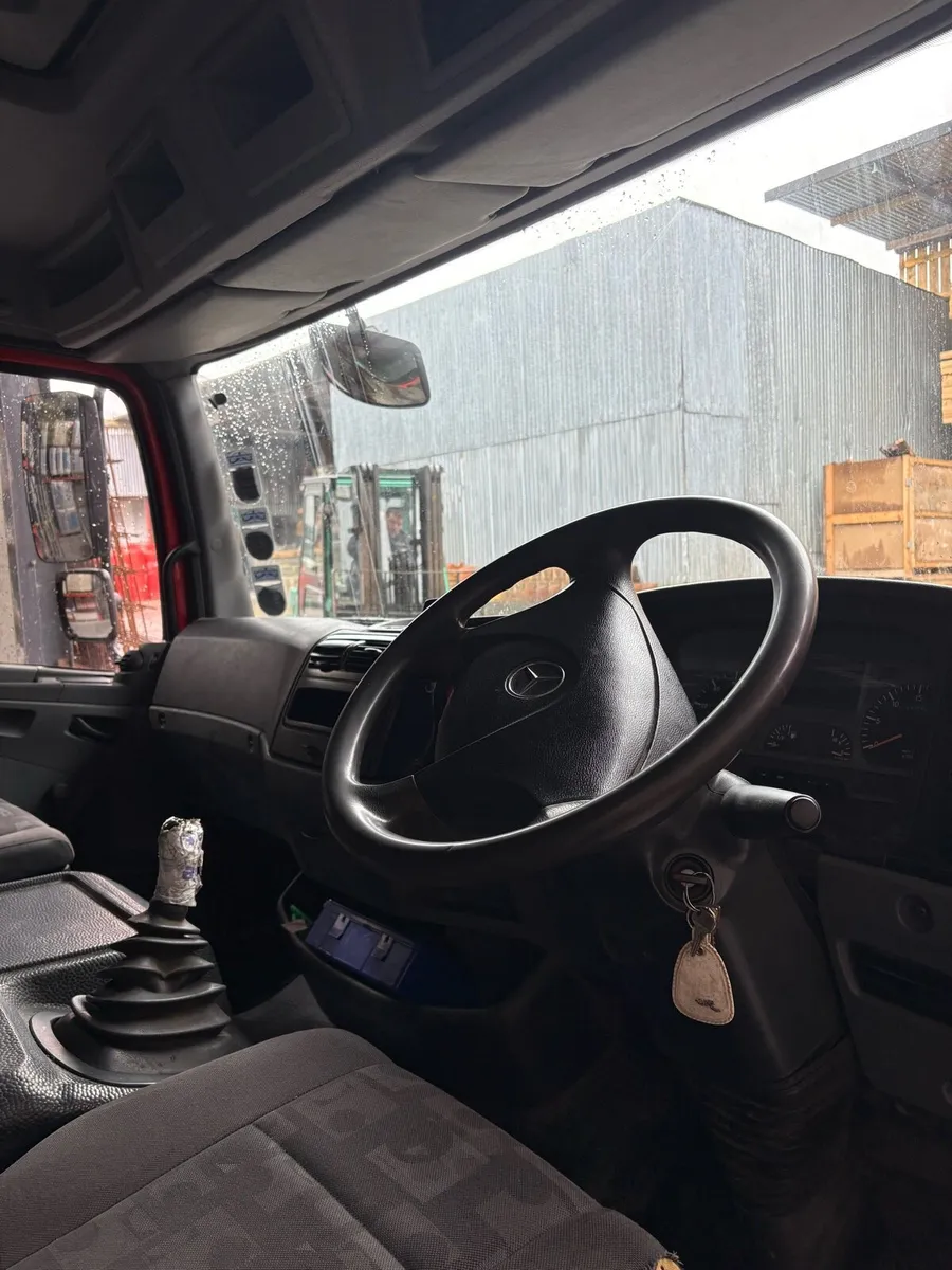 Mercedes truck - Image 1