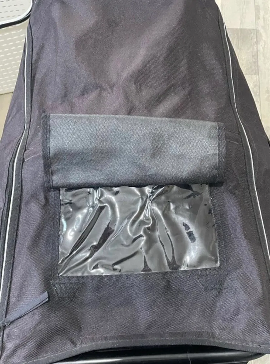 Out n about Nipper - Image 4