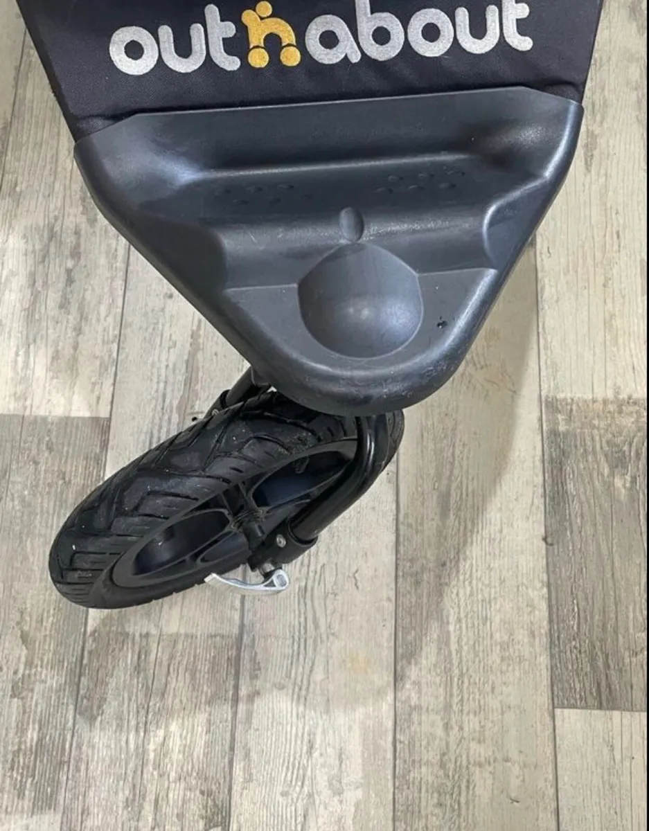 Out n about Nipper - Image 2